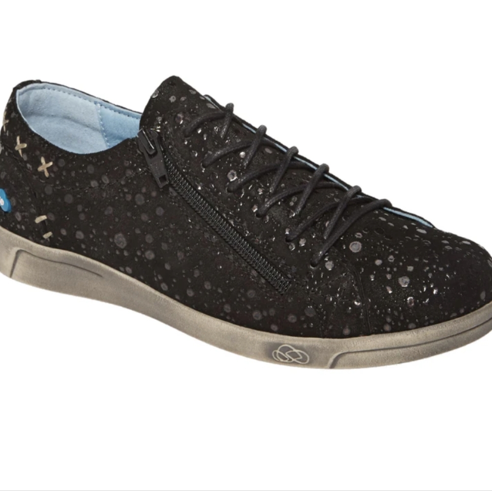 CLOUD* Aika sneaker lunar black colour black silver laces side zip soft foot bed
